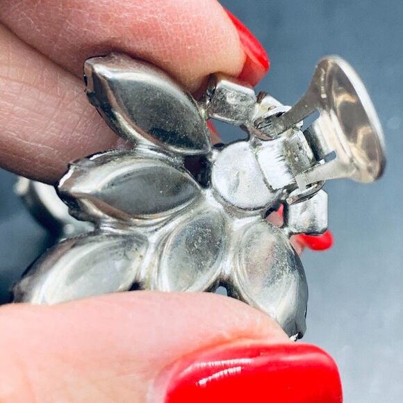 Vintage Earrings 1950s Blue Aurora Borealis Silver Tone Large Cluster Clip on - Picture 11 of 11